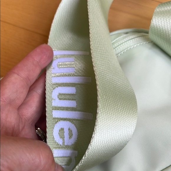 NWT Lululemon Athletica Kohlrabi Green Belt Bag with Adjustable Strap - Picture 6 of 9